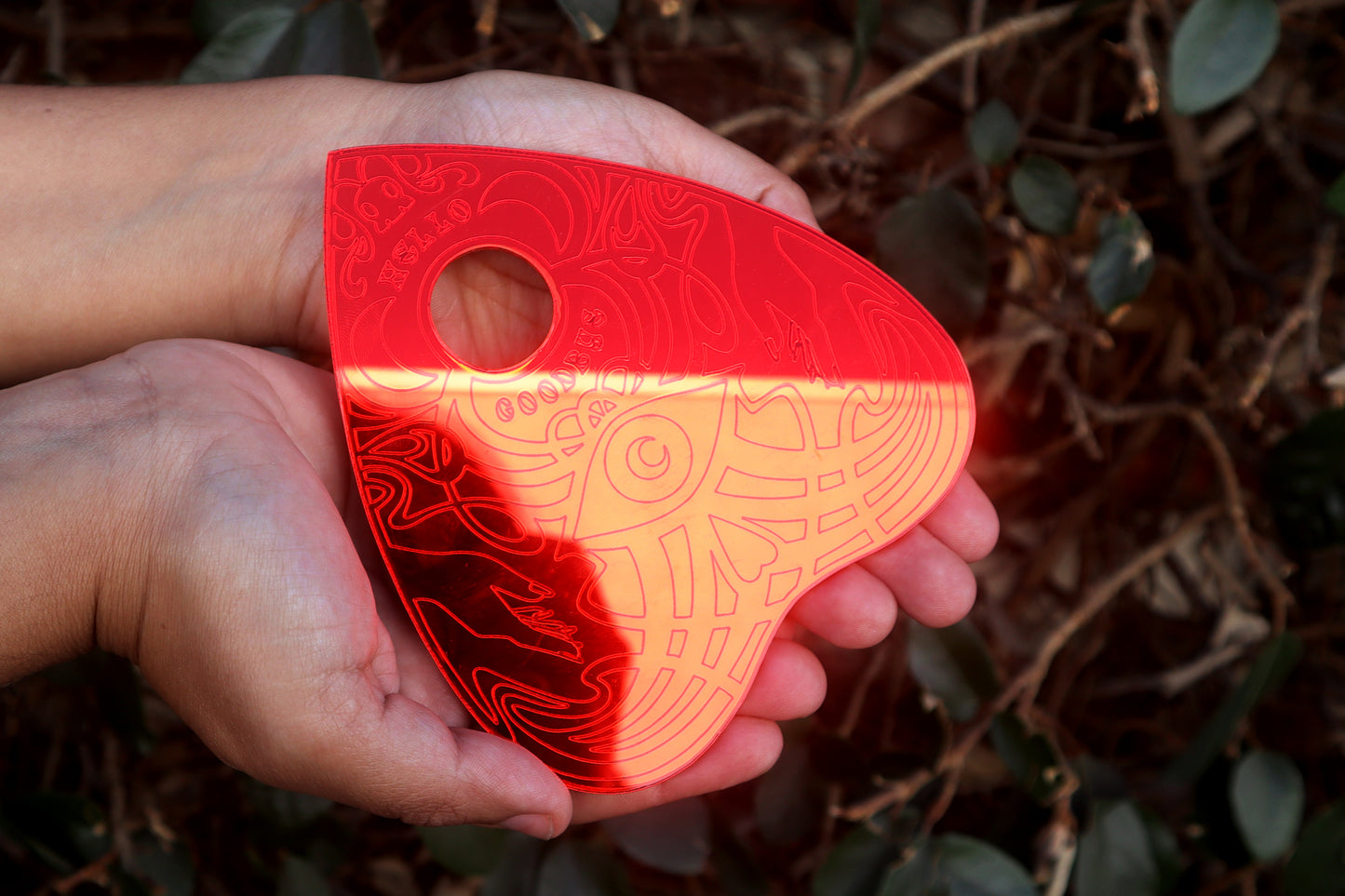 Sparkling Spirit Board Planchette in Red